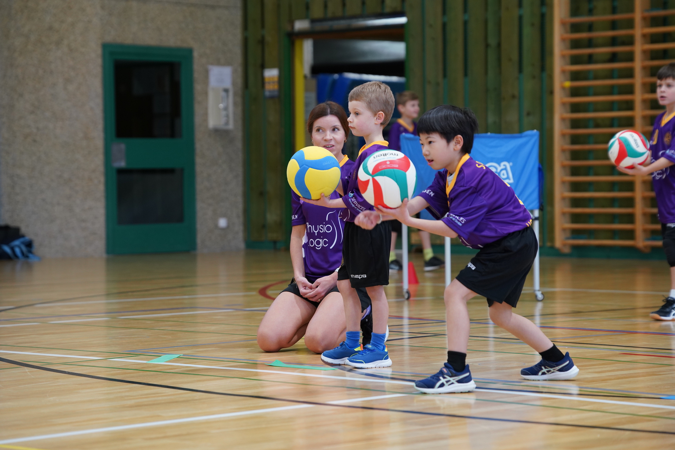 Entraînement au service kids volley